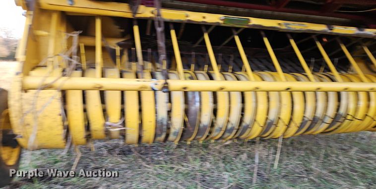 image for item LB9713 2008 New Holland BR7090 round baler