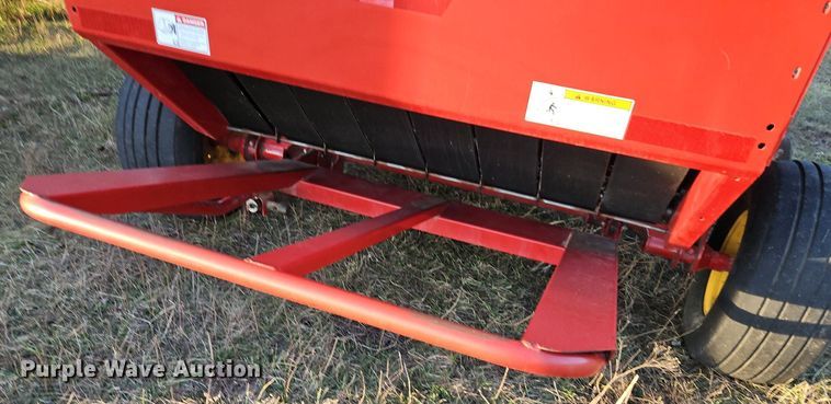 image for item LB9713 2008 New Holland BR7090 round baler