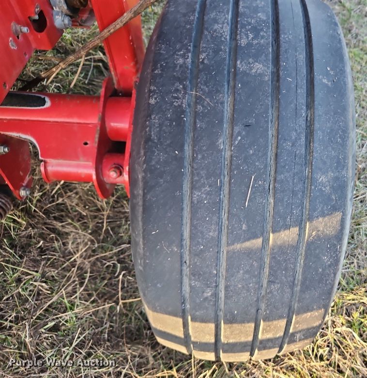 image for item LB9713 2008 New Holland BR7090 round baler