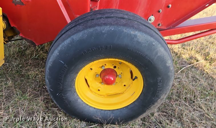 image for item LB9713 2008 New Holland BR7090 round baler