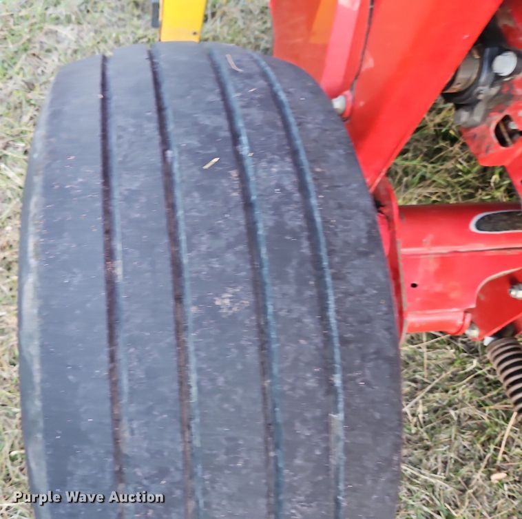 image for item LB9713 2008 New Holland BR7090 round baler