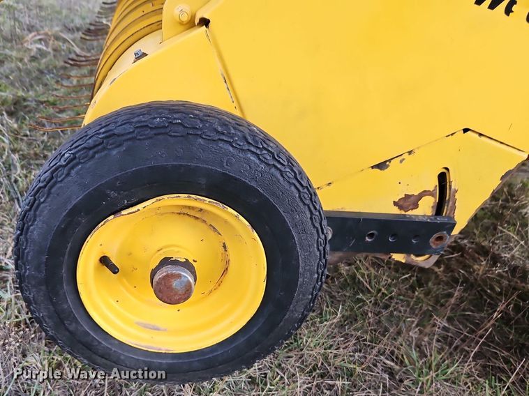 image for item LB9713 2008 New Holland BR7090 round baler