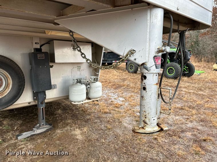 image for item LK9743 2008 4 Star Trailers horse trailer