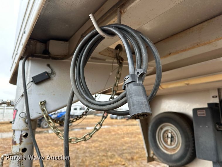 image for item LK9743 2008 4 Star Trailers horse trailer