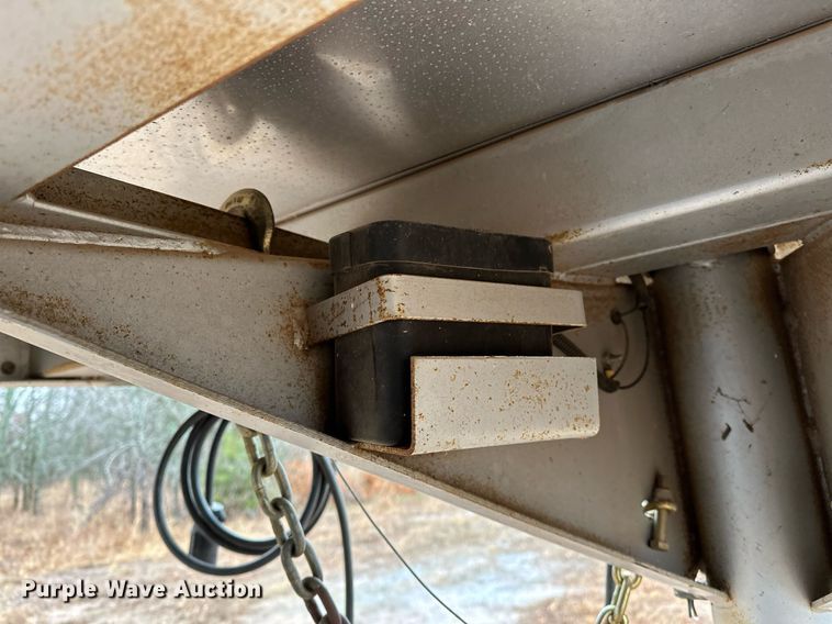 image for item LK9743 2008 4 Star Trailers horse trailer