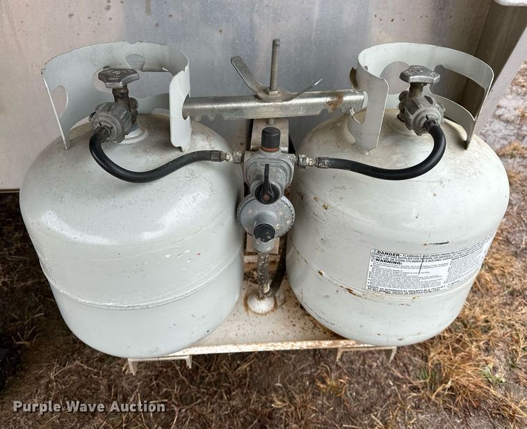 image for item LK9743 2008 4 Star Trailers horse trailer