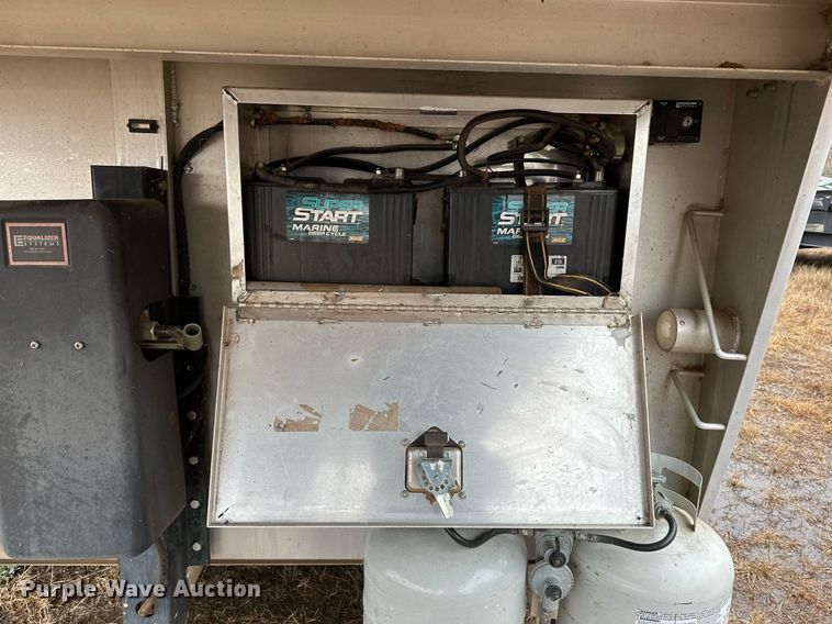 image for item LK9743 2008 4 Star Trailers horse trailer