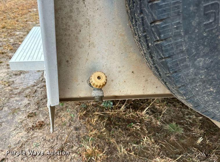 image for item LK9743 2008 4 Star Trailers horse trailer