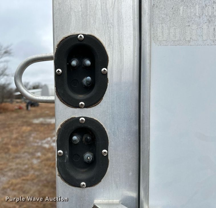 image for item LK9743 2008 4 Star Trailers horse trailer