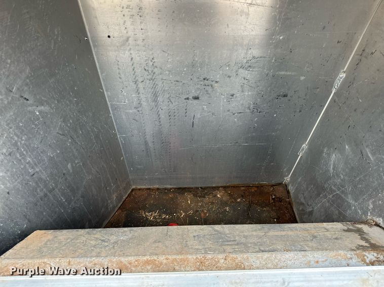 image for item LK9743 2008 4 Star Trailers horse trailer