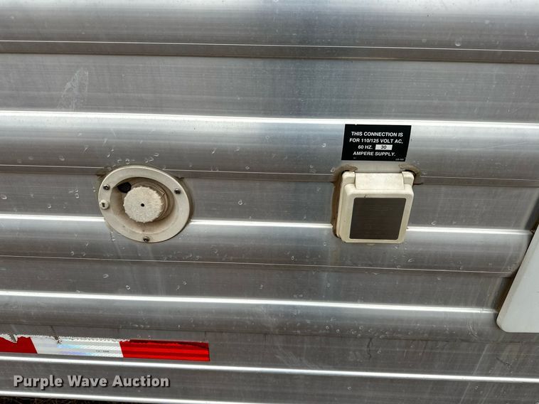 image for item LK9743 2008 4 Star Trailers horse trailer