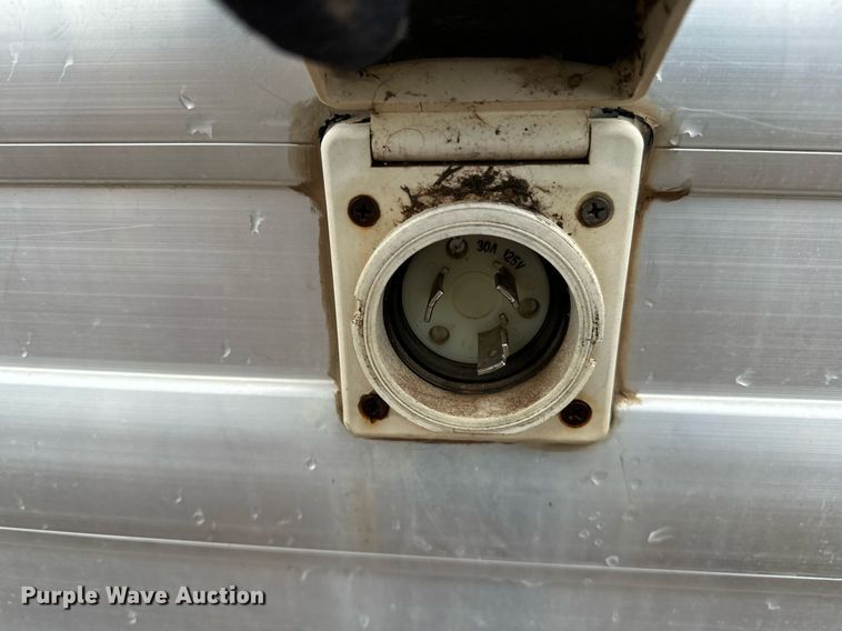 image for item LK9743 2008 4 Star Trailers horse trailer