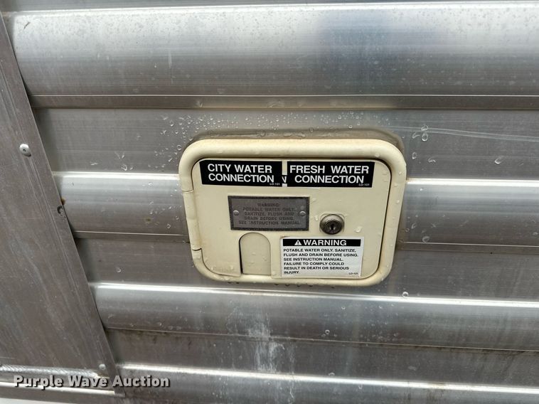 image for item LK9743 2008 4 Star Trailers horse trailer