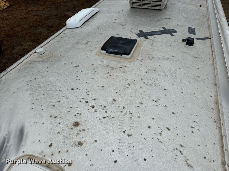 image for item LK9743 2008 4 Star Trailers horse trailer