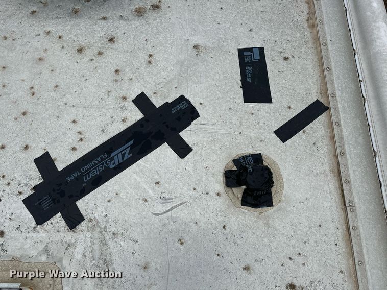 image for item LK9743 2008 4 Star Trailers horse trailer