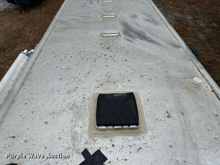 image for item LK9743 2008 4 Star Trailers horse trailer