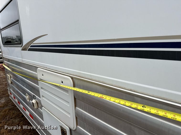 image for item LK9743 2008 4 Star Trailers horse trailer