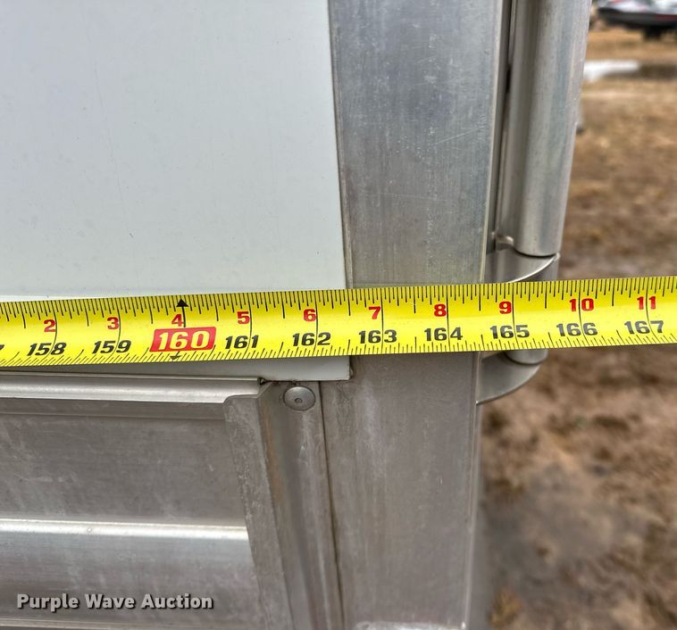 image for item LK9743 2008 4 Star Trailers horse trailer