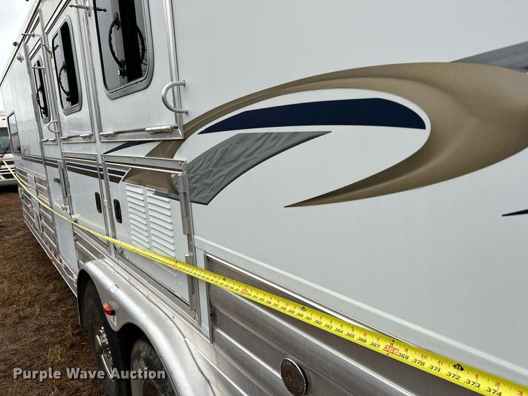 image for item LK9743 2008 4 Star Trailers horse trailer