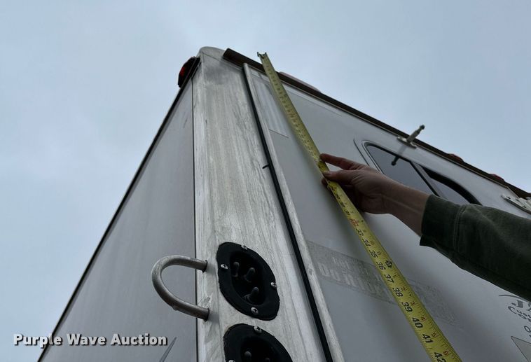 image for item LK9743 2008 4 Star Trailers horse trailer