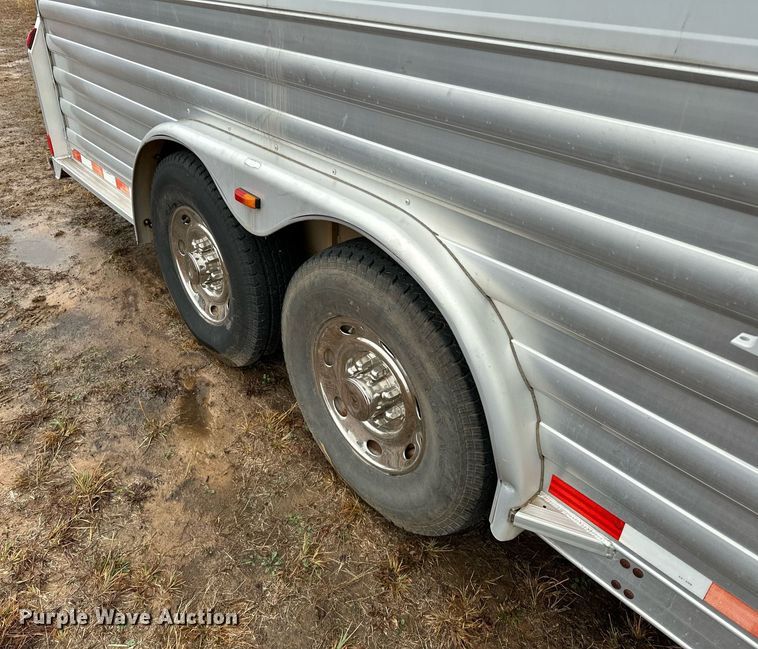 image for item LK9743 2008 4 Star Trailers horse trailer