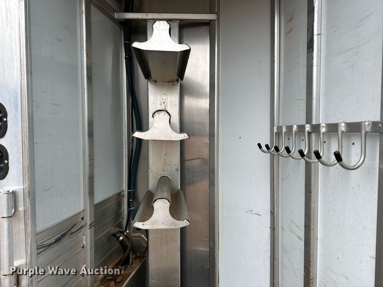 image for item LK9743 2008 4 Star Trailers horse trailer