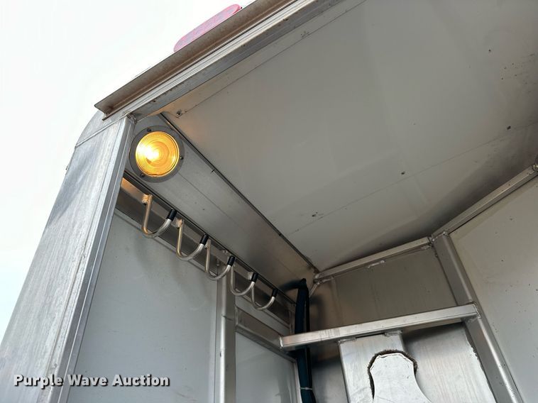 image for item LK9743 2008 4 Star Trailers horse trailer