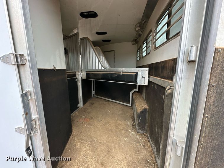 image for item LK9743 2008 4 Star Trailers horse trailer