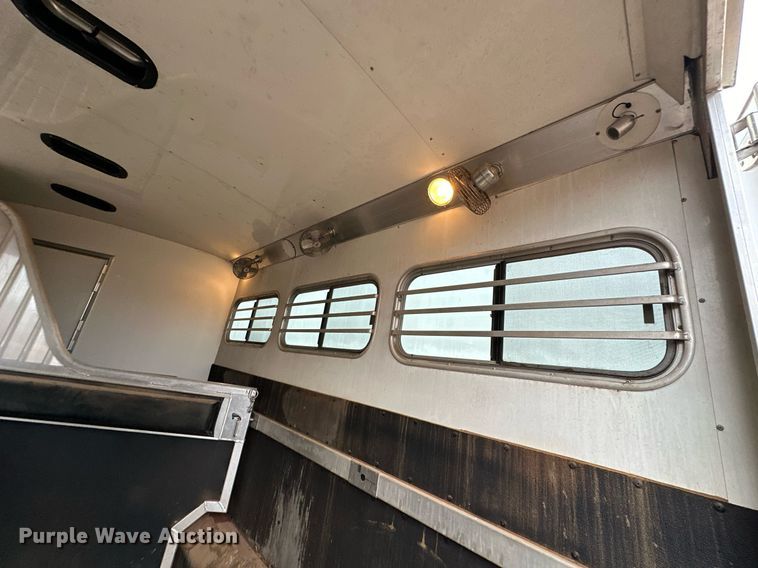 image for item LK9743 2008 4 Star Trailers horse trailer