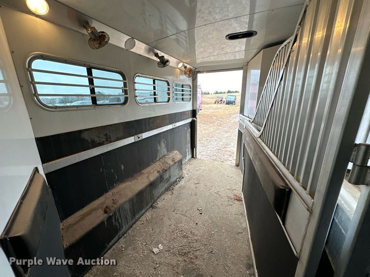 image for item LK9743 2008 4 Star Trailers horse trailer