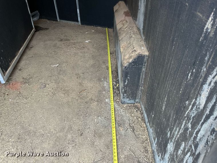 image for item LK9743 2008 4 Star Trailers horse trailer