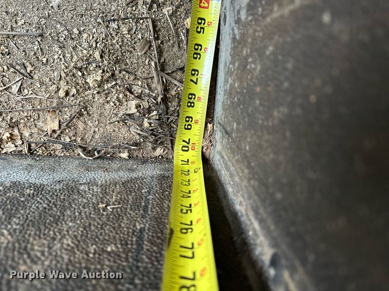 image for item LK9743 2008 4 Star Trailers horse trailer