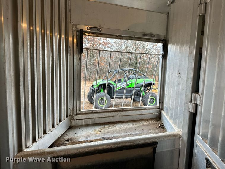 image for item LK9743 2008 4 Star Trailers horse trailer