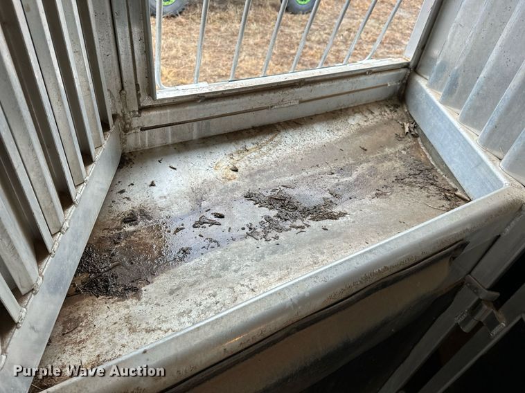 image for item LK9743 2008 4 Star Trailers horse trailer