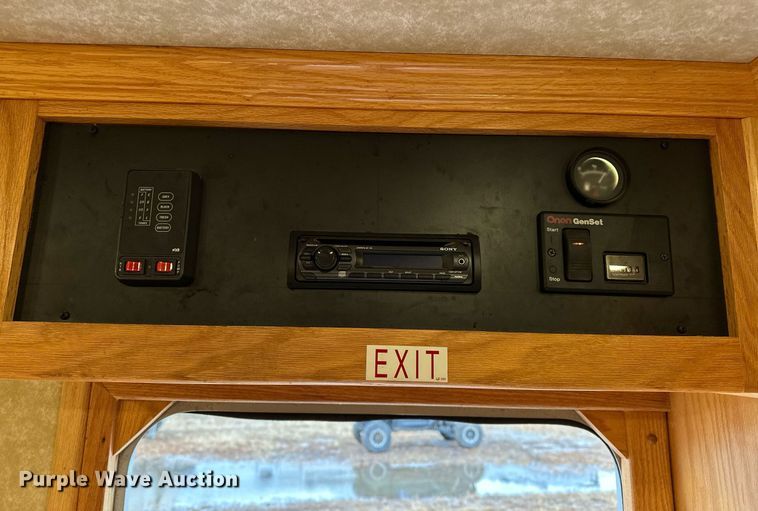 image for item LK9743 2008 4 Star Trailers horse trailer