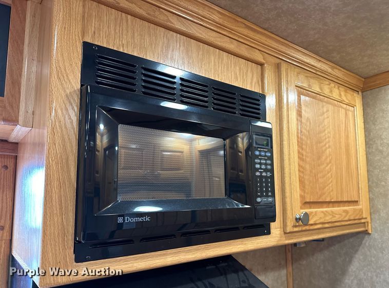 image for item LK9743 2008 4 Star Trailers horse trailer