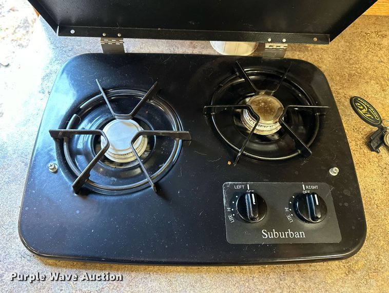 image for item LK9743 2008 4 Star Trailers horse trailer