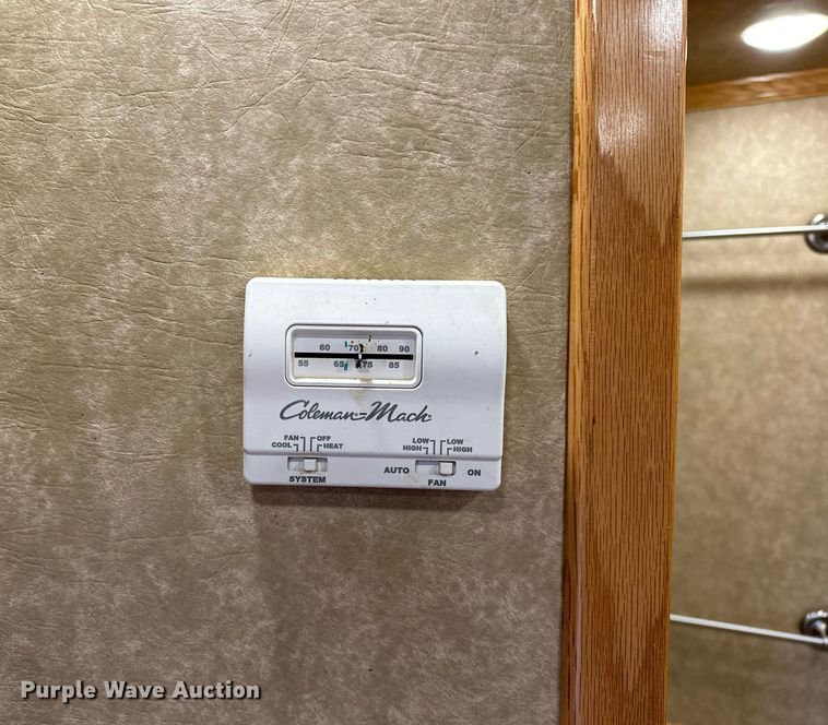 image for item LK9743 2008 4 Star Trailers horse trailer