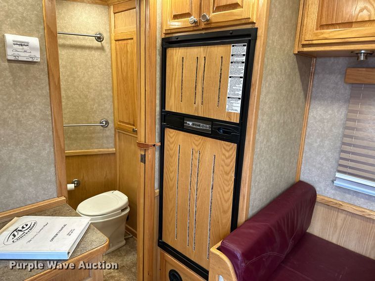 image for item LK9743 2008 4 Star Trailers horse trailer