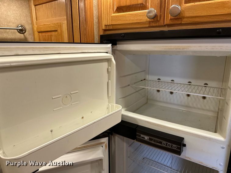 image for item LK9743 2008 4 Star Trailers horse trailer