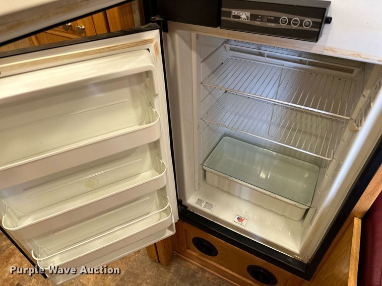 image for item LK9743 2008 4 Star Trailers horse trailer