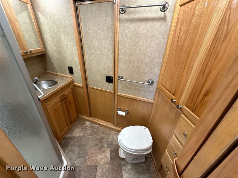 image for item LK9743 2008 4 Star Trailers horse trailer