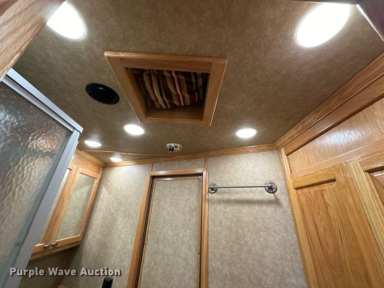 image for item LK9743 2008 4 Star Trailers horse trailer