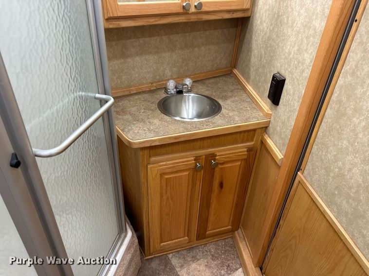 image for item LK9743 2008 4 Star Trailers horse trailer