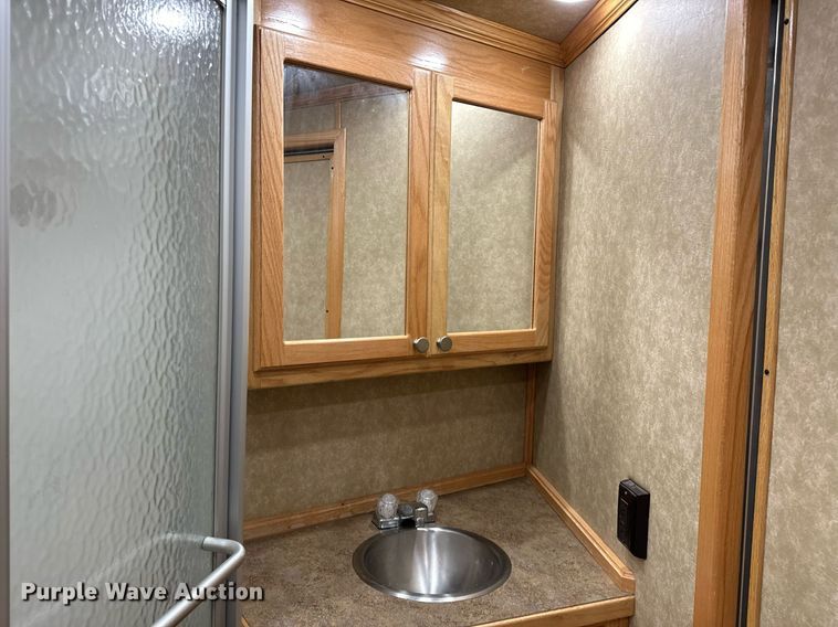 image for item LK9743 2008 4 Star Trailers horse trailer