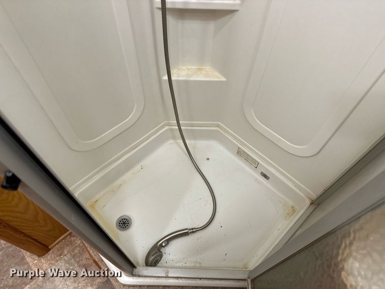 image for item LK9743 2008 4 Star Trailers horse trailer