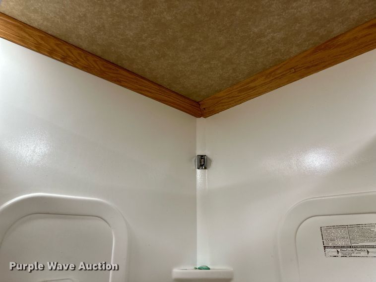 image for item LK9743 2008 4 Star Trailers horse trailer