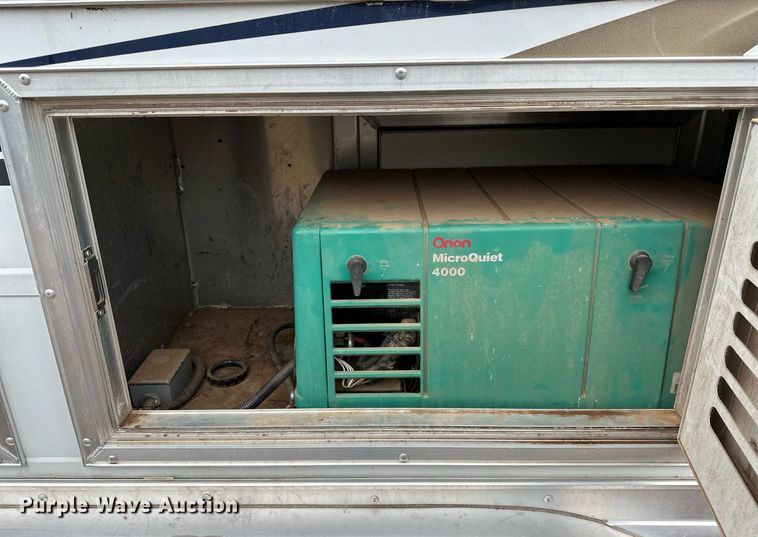 image for item LK9743 2008 4 Star Trailers horse trailer