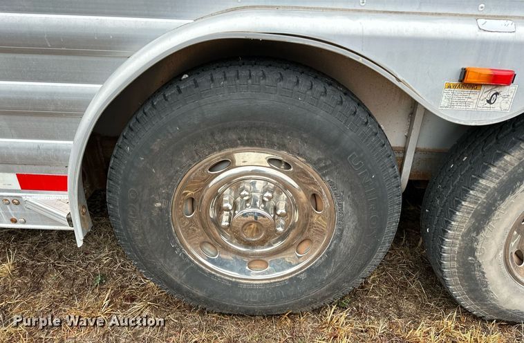 image for item LK9743 2008 4 Star Trailers horse trailer