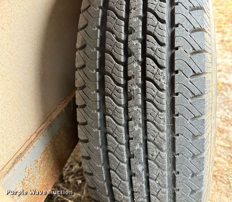 image for item LK9743 2008 4 Star Trailers horse trailer